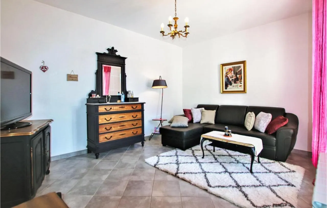 5 Bedroom Beautiful Home In Mérindol