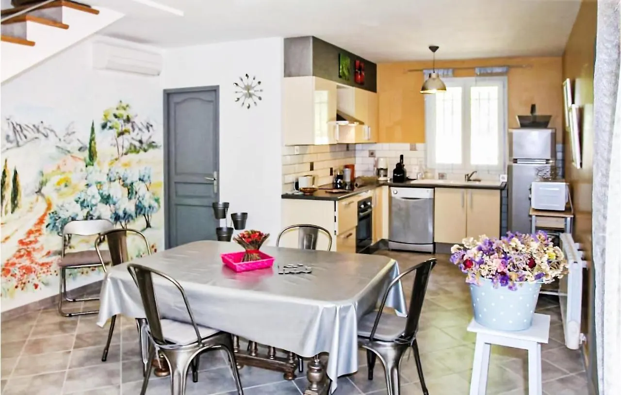 5 Bedroom Beautiful Home In Mérindol 0*,  Francia