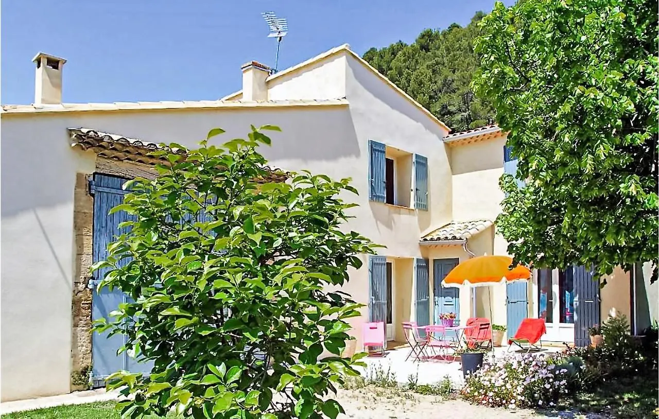 5 Bedroom Beautiful Home In Mérindol בית נופש